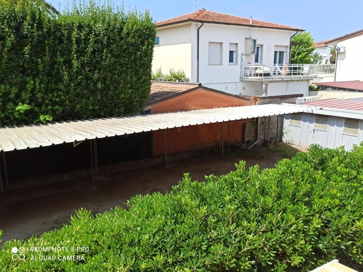 Le Palme 98 "Casa Vacanze" Camaiore Bagian luar foto