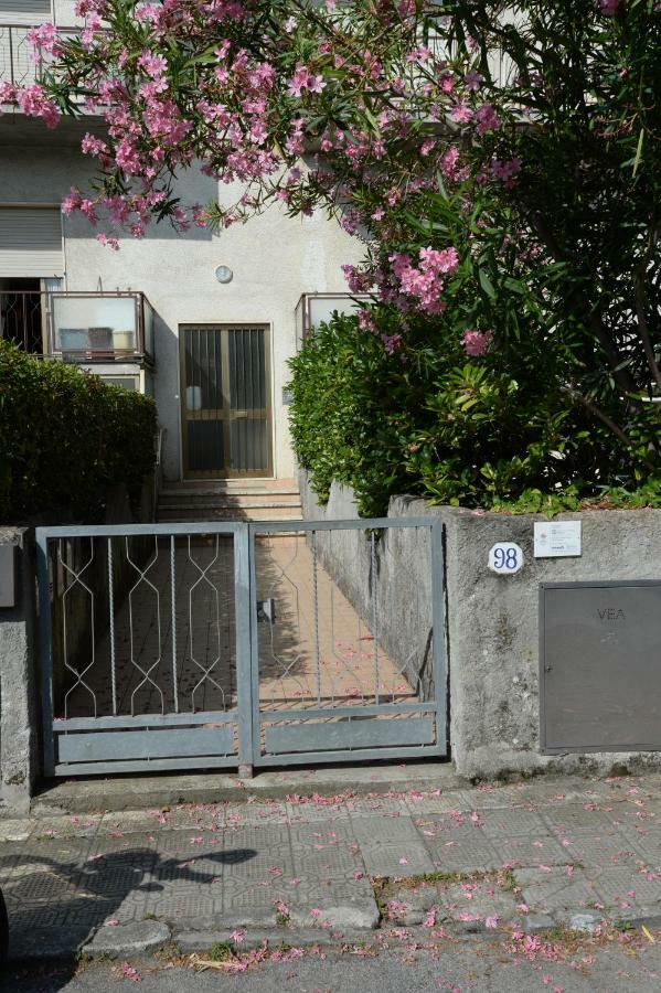 Le Palme 98 "Casa Vacanze" Camaiore Bagian luar foto